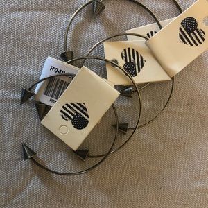 Set of 6 bangle bracelets